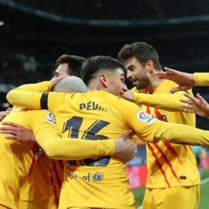 开云体育下载-巴萨生吞皇马，世纪大战仍打出巴4球