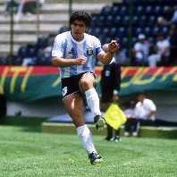 阿媒：马拉多纳16岁已经首次穿国家队10号，马斯坦托诺并未破纪录